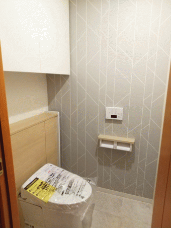 アクセントクロスで華やかなトイレ空間に変身 目黒区F様邸 アクセントクロスで華やかなトイレ空間に変身 目黒区F様邸